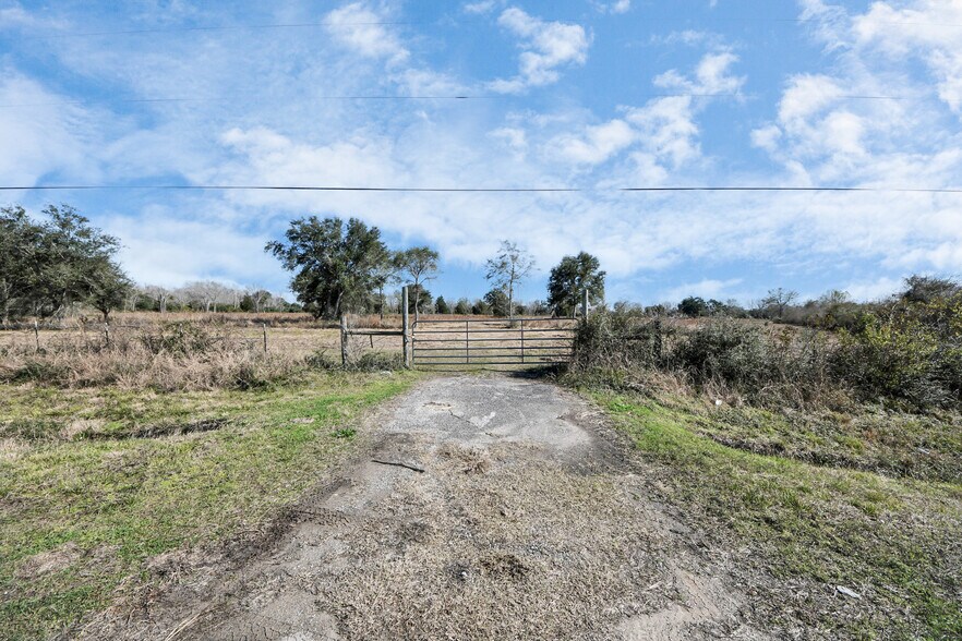 More Photos Of 10 FM 2403, Alvin Land For Sale