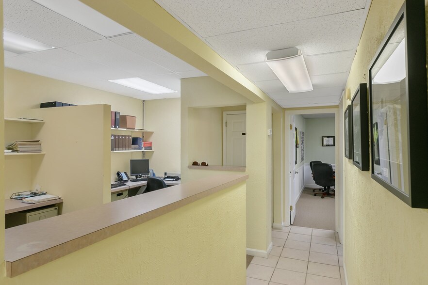 More Photos Of 112 W New Haven Ave, Melbourne Office For Lease