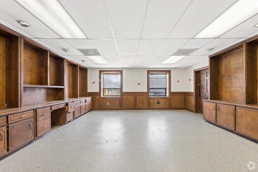 More Photos Of 1445 Cleveland Ave, East Point Showroom For Sale