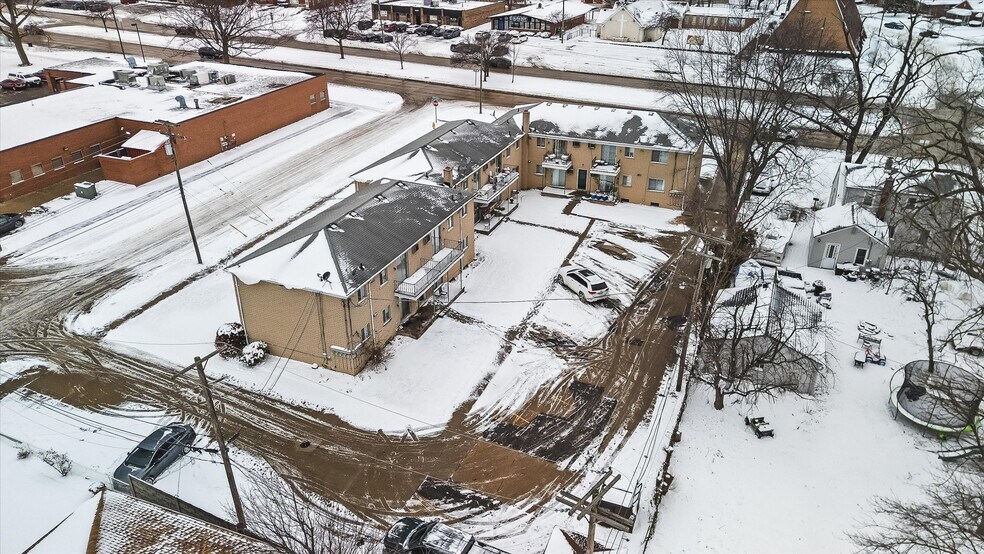 More Photos Of 21440 Kelly Rd, Eastpointe Apartments For Sale