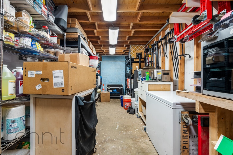 More Photos Of 5606 Cooper Ave, Glendale Warehouse For Lease