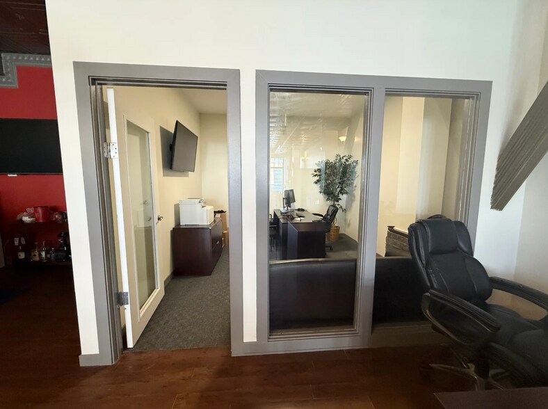 More Photos Of 125 N Main St, Crown Point Loft Creative Space For Lease