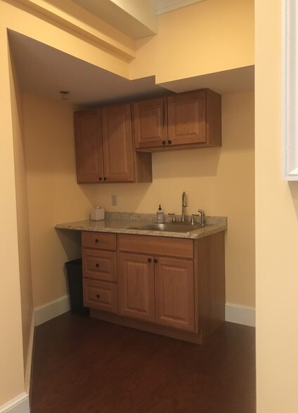 More Photos Of 69 York St, Kennebunk Medical For Sale