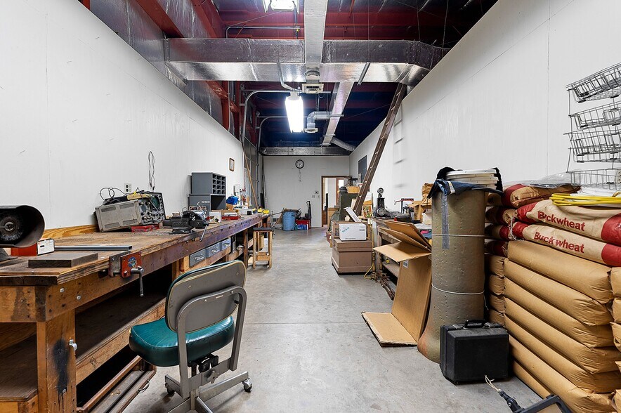 More Photos Of 1373 Kimberly Dr, Neenah Flex For Sale