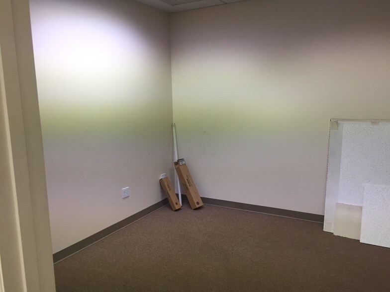 More Photos Of 275 Center Rd, Monroeville Office For Lease