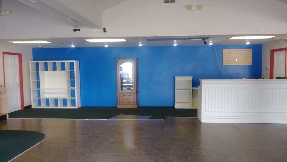 More Photos Of 221 E Brandon Blvd, Brandon Freestanding For Sale