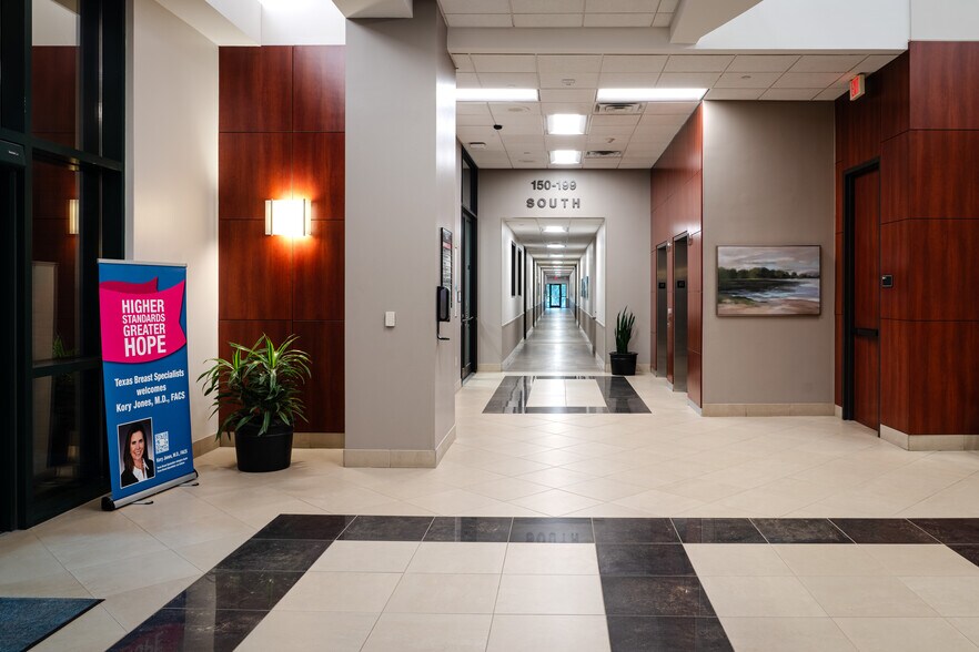 More Photos Of 7200 State Highway 161, Irving Medical For Lease