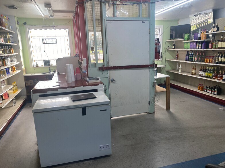 More Photos Of 2331 NW 10th St, Ocala Auto Repair For Sale