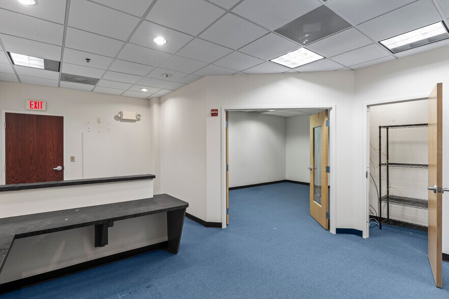 More Photos Of 19455 Deerfield Ave, Lansdowne Medical For Lease