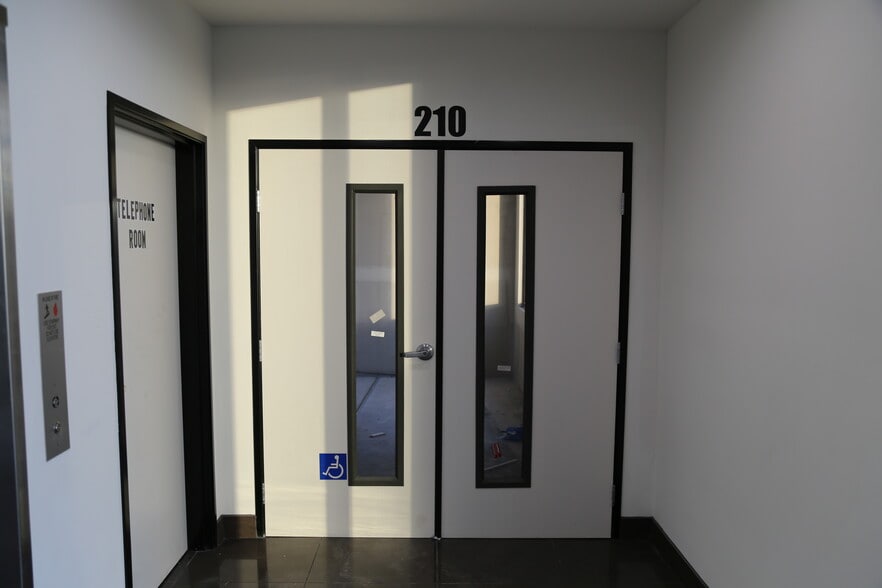 More Photos Of 2956 E Colorado Blvd, Pasadena General Retail For Lease
