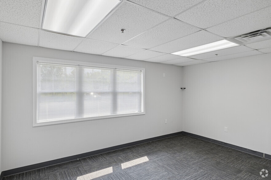 More Photos Of 190 N Evergreen Ave, Woodbury Office For Sale