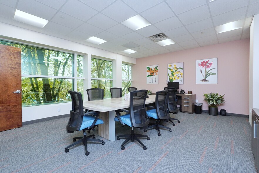 More Photos Of 900 South Ave, Staten Island Office For Lease