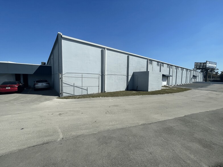More Photos Of 4570 NW 128th St, Opa Locka Warehouse For Lease