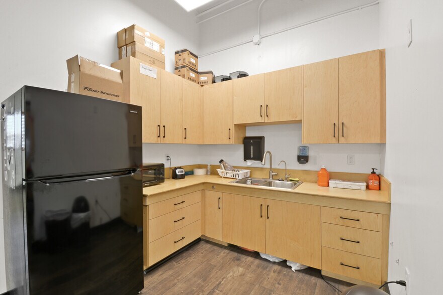 More Photos Of 1024-1026 E Arlee Pl, Anaheim Warehouse For Sale