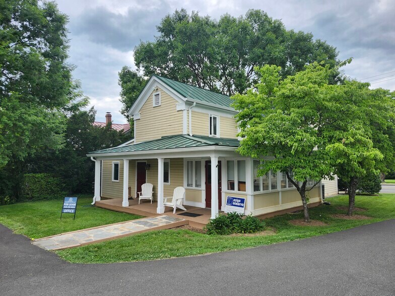 Primary Photo Of 6491 Main St, The Plains Medical For Lease