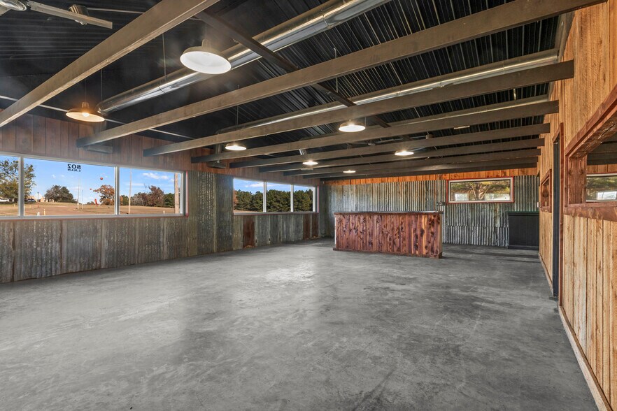 More Photos Of 802 E Main St, Omaha Flex For Sale