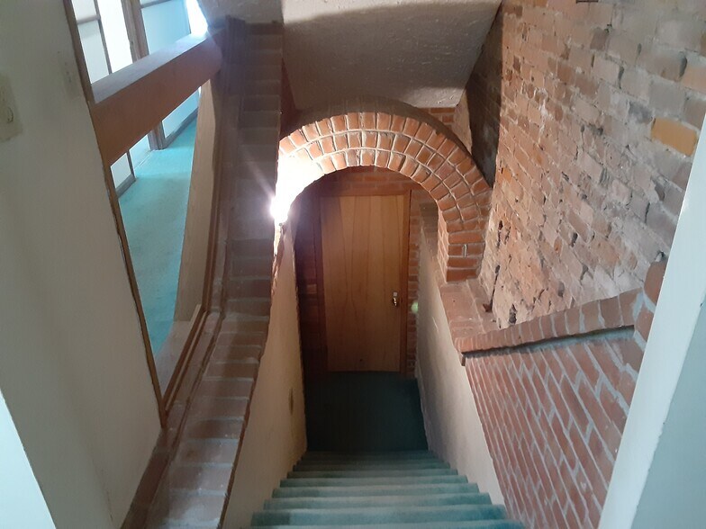 More Photos Of 642 W Main St, Radford Loft Creative Space For Lease