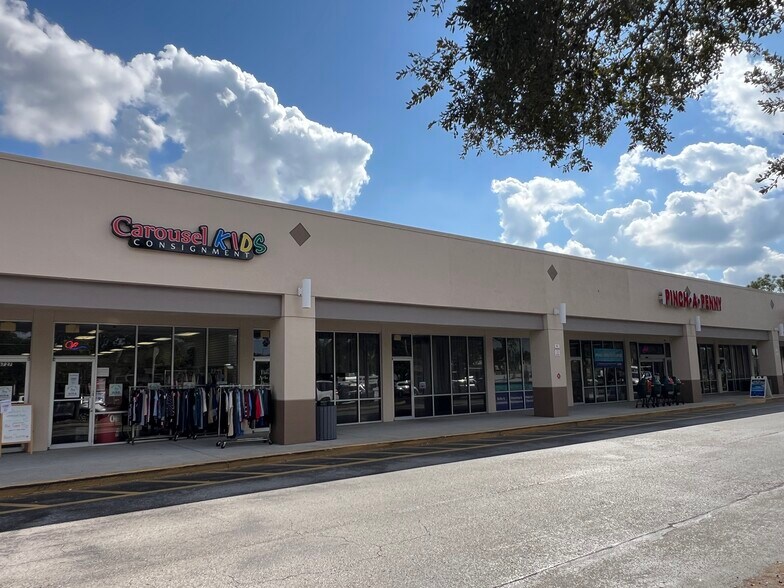 More Photos Of 16719 Fishhawk Blvd, Lithia General Retail For Lease