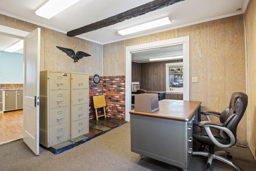 More Photos Of 10 Elm St, Gorham Office For Sale