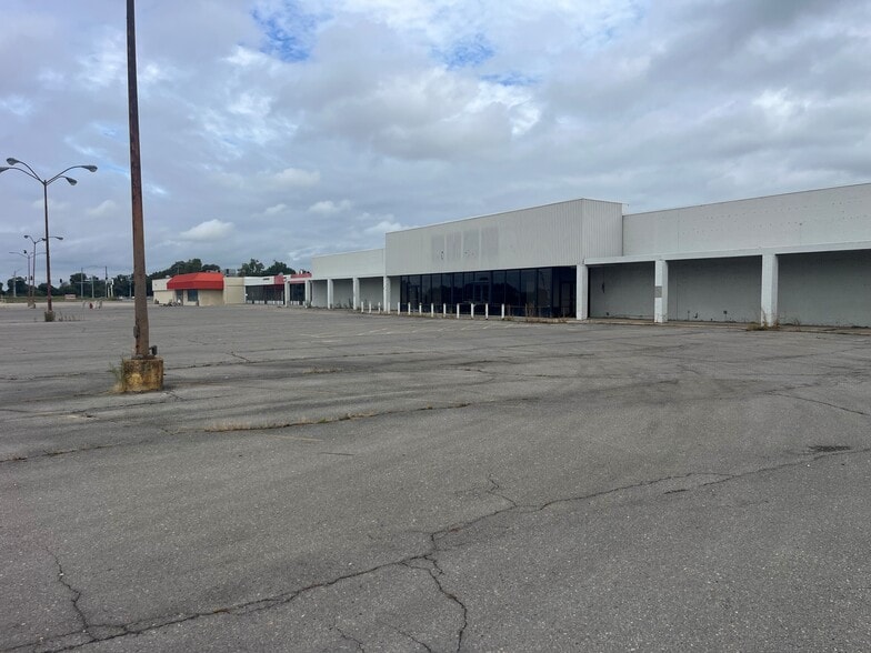 Primary Photo Of 3, 5, 7, 9 Charleston Plaza, Charleston Land For Sale