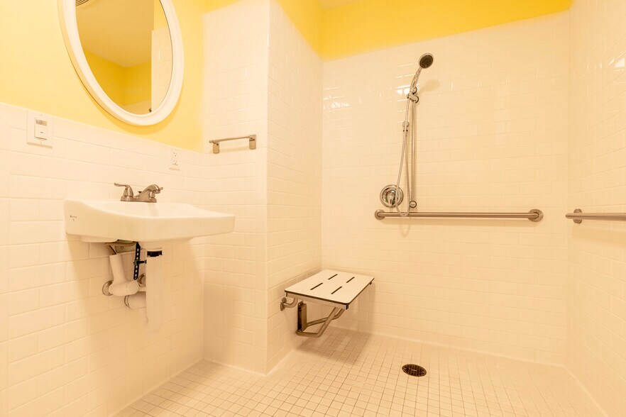 More Photos Of 2025 P St, Sacramento Office Residential For Lease