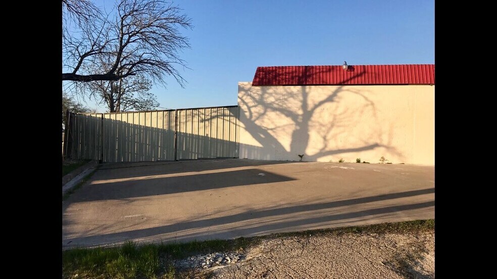 More Photos Of 700 S Cherry Ln, Fort Worth Auto Repair For Sale