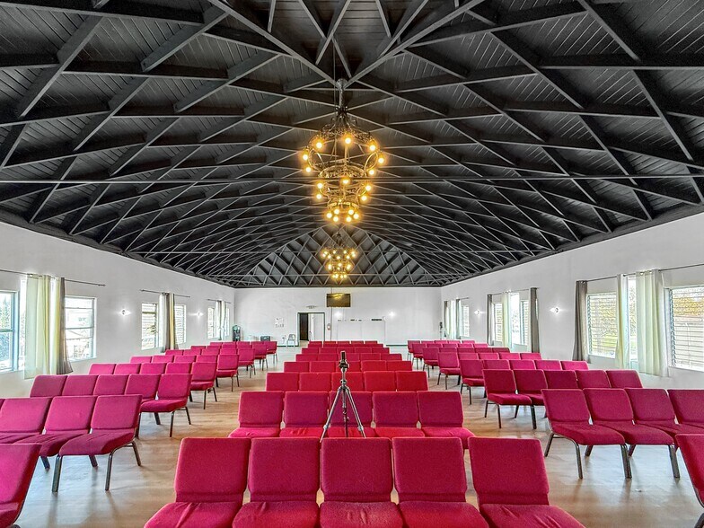 More Photos Of 7101 Menlo Ave, Los Angeles Specialty For Sale