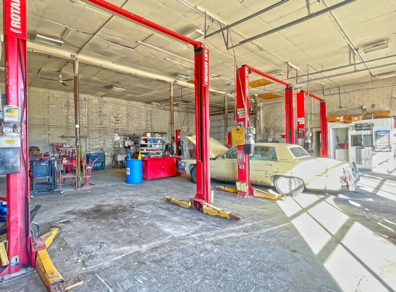 More Photos Of 1101 W Sheridan Ave, Shenandoah Auto Repair For Sale