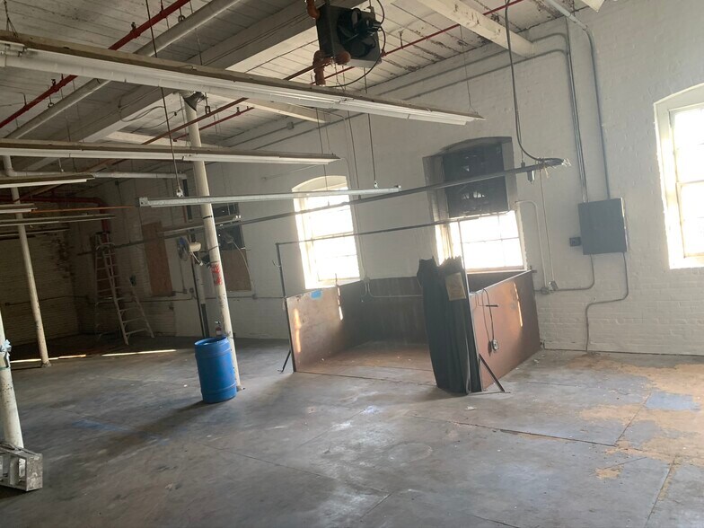 104 Anawan St, Fall River, MA 02721 Flex/R&D For Lease