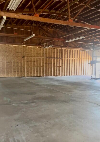 More Photos Of 1505-1507 W 18th St, Merced Warehouse For Lease