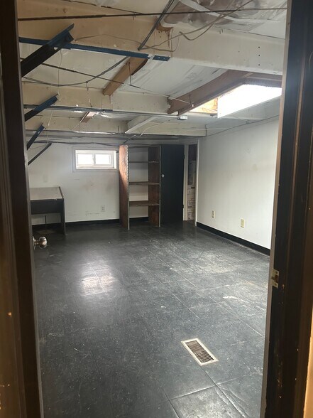 More Photos Of 925 Ulrich Ave, Louisville Warehouse For Lease