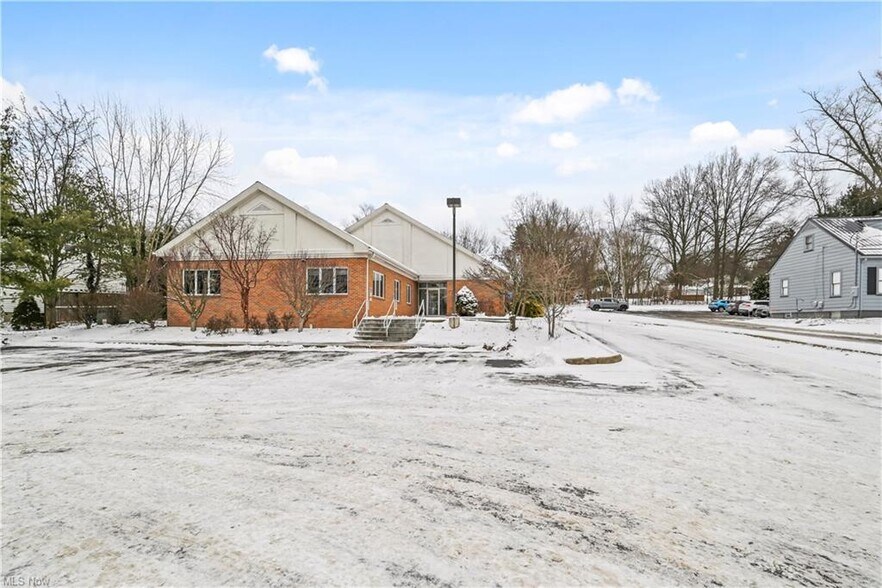 More Photos Of 260 Niles Cortland Rd NE, Warren Office For Sale