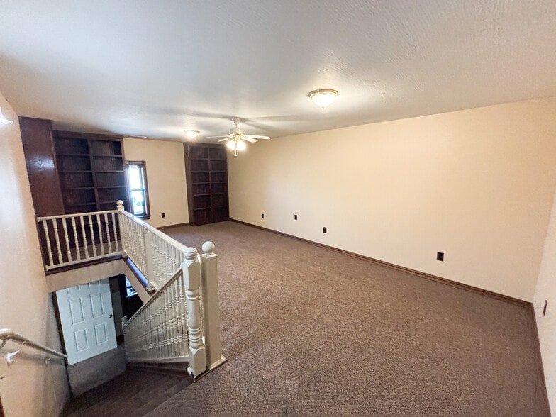 More Photos Of 2012 N Michael Ln, Nixa Warehouse For Sale