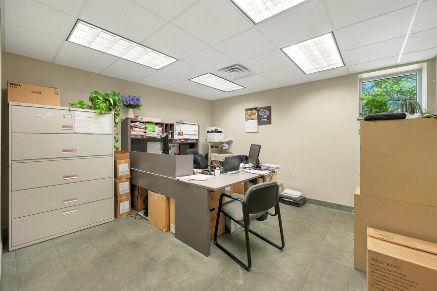 More Photos Of 1725 Suburban Dr, De Pere Manufacturing For Sale