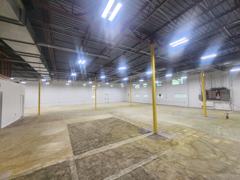 More Photos Of 925 Sherman Ave, Hamden Warehouse For Lease