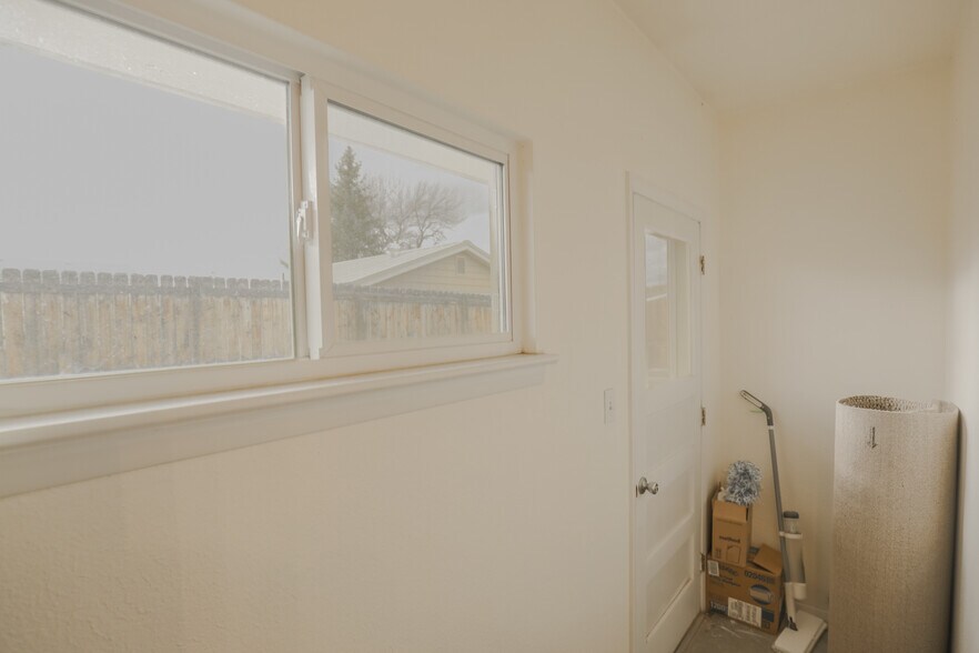 More Photos Of 1020 S Townsend Ave, Montrose Storefront Retail Office For Sale