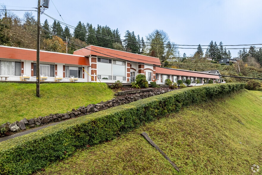 More Photos Of 263 W Exchange St, Astoria Rehabilitation Center For Sale