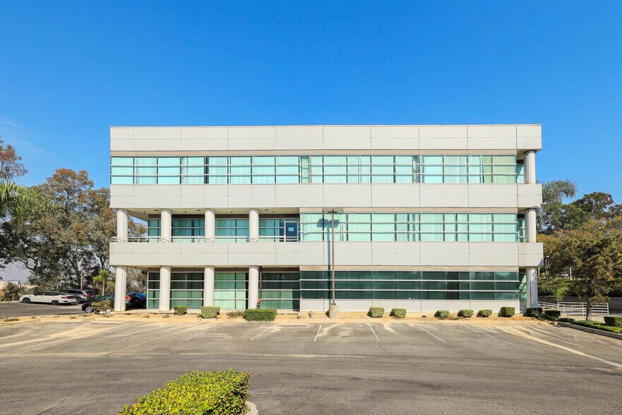 More Photos Of 1111 Corporate Center Dr, Monterey Park Loft Creative Space For Sale