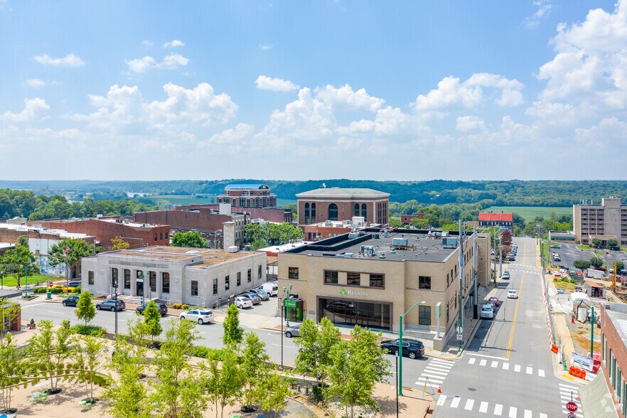 More Photos Of 128 N 2nd St, Clarksville Office For Lease