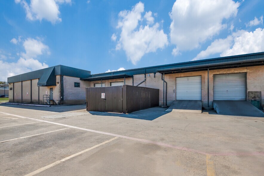 More Photos Of 1321 Regal Row, Dallas Warehouse For Sale