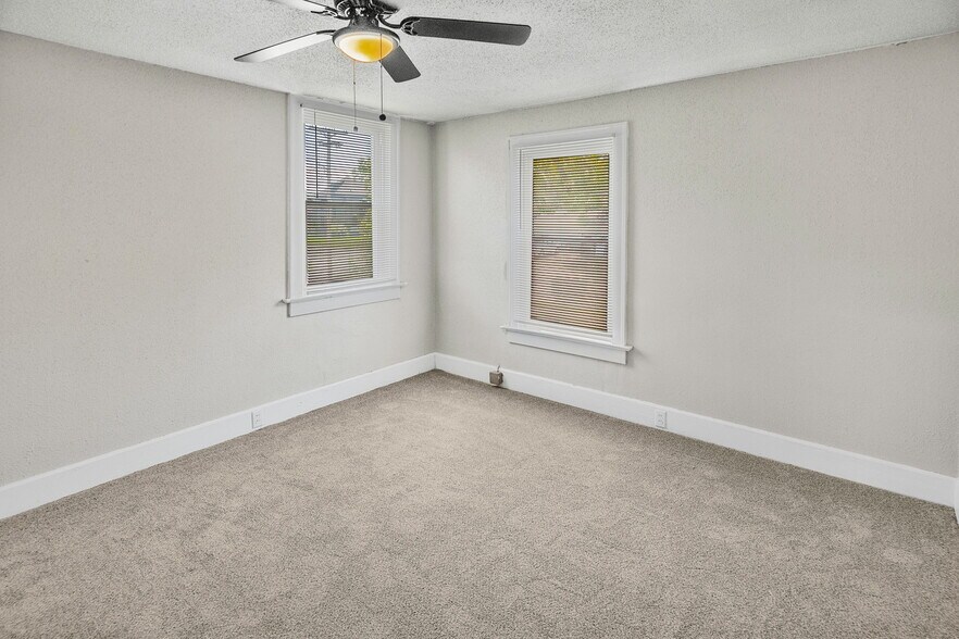 More Photos Of 302 N High St, Belleville Freestanding For Sale