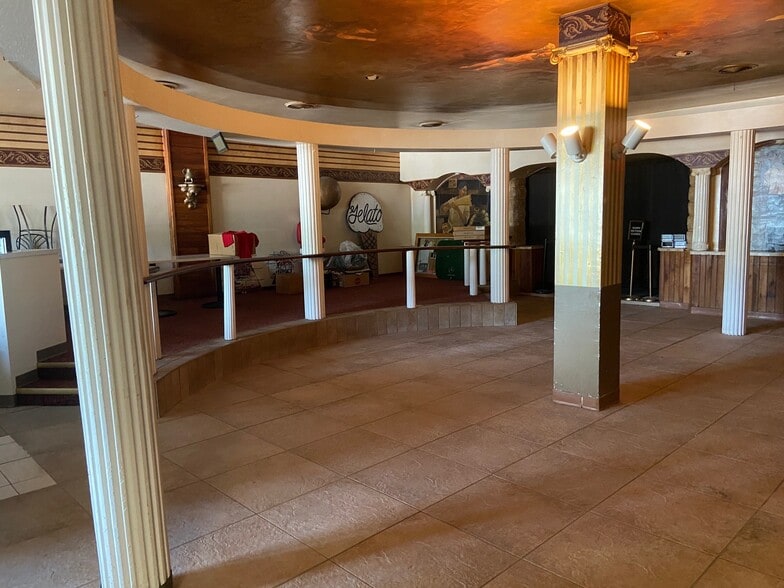 More Photos Of 815 W College Ave, Appleton Restaurant For Lease