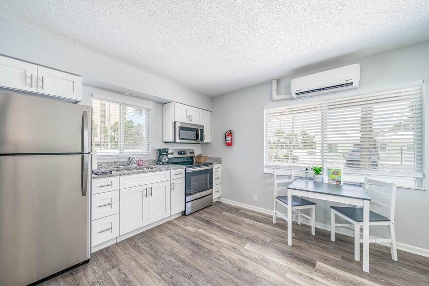 More Photos Of 1708 S Atlantic Ave, New Smyrna Beach Hotel For Sale