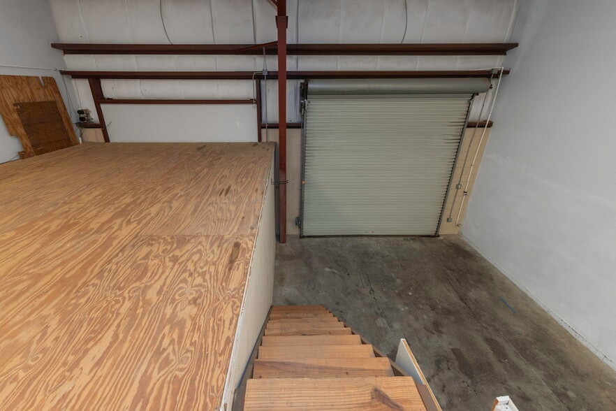 More Photos Of 565 Frederica Ln, Dunedin Warehouse For Lease
