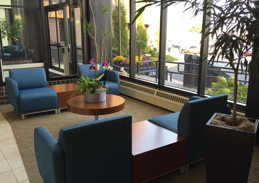 More Photos Of 833 W Lincoln Hwy, Schererville Office For Lease