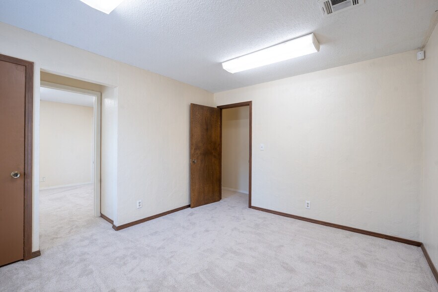 More Photos Of 4401 N Meridian Ave, Oklahoma City Office For Sale