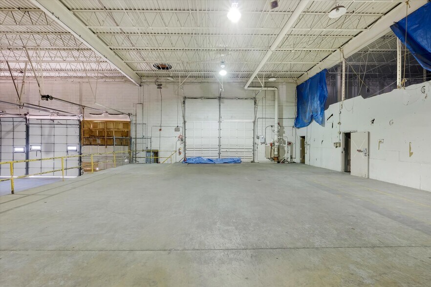 More Photos Of 6900 Lindbergh Blvd, Philadelphia Distribution For Lease
