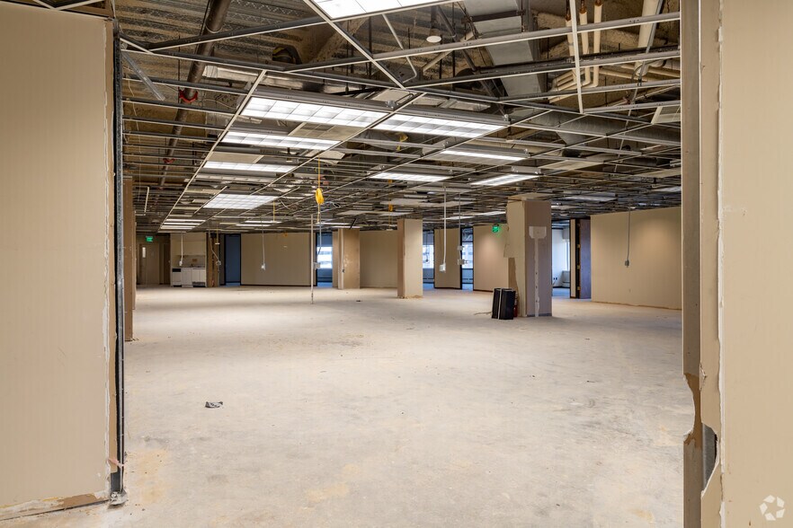 More Photos Of 801-803 W Big Beaver Rd, Troy Office For Lease