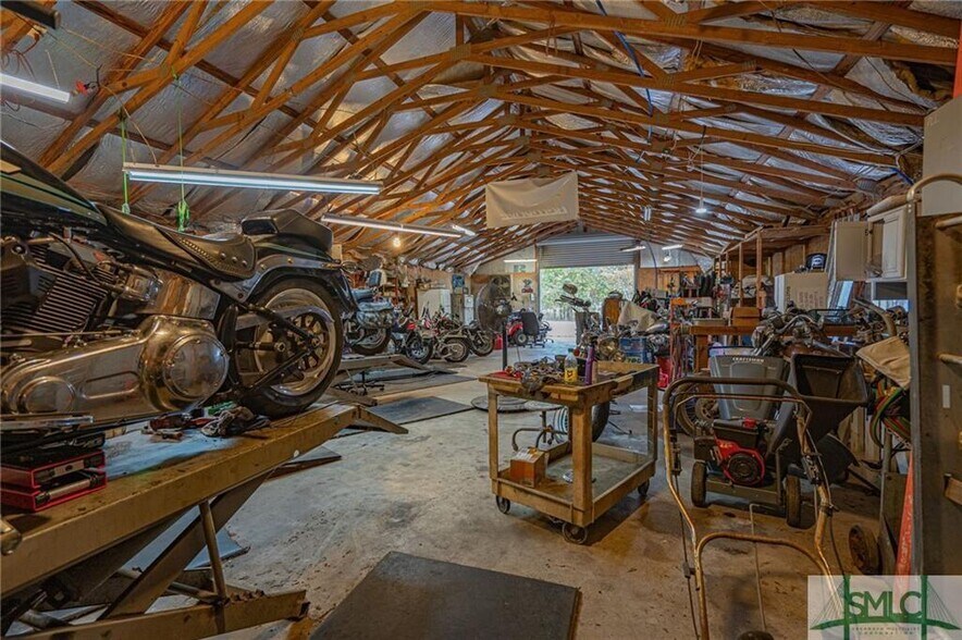 More Photos Of 895 W Highway 80, Eden General Retail For Sale