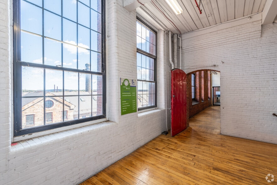 More Photos Of 15 Union St, Lawrence Light Manufacturing For Lease